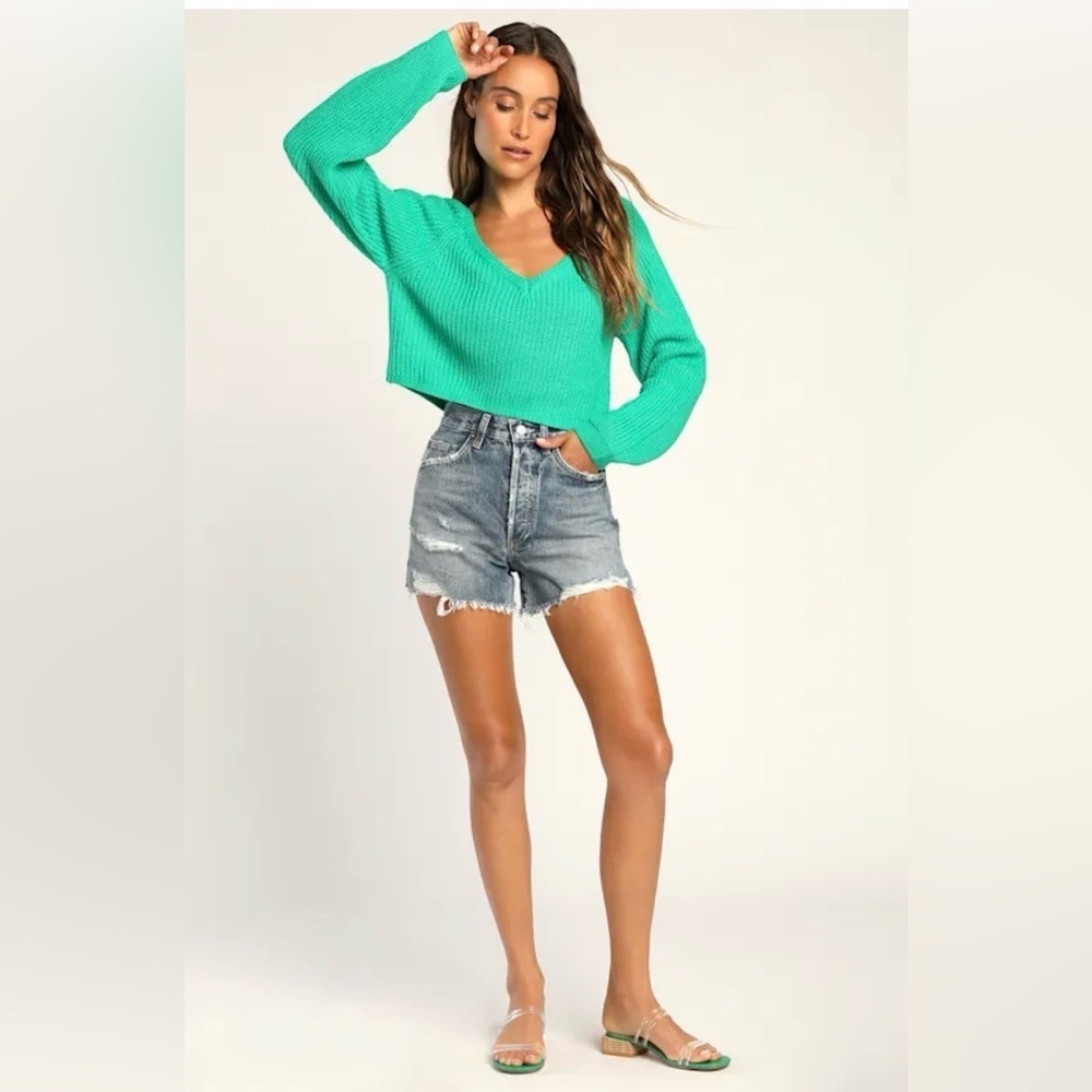 Lulu's Green V-Neck Cropped Sweater Size Small